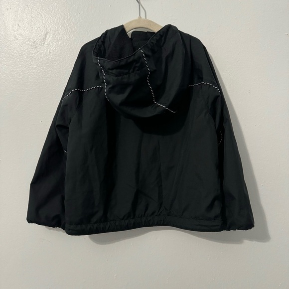 Burberry Designer 2023 Black Lightweight WindBreaker size 3T - Picture 8 of 8